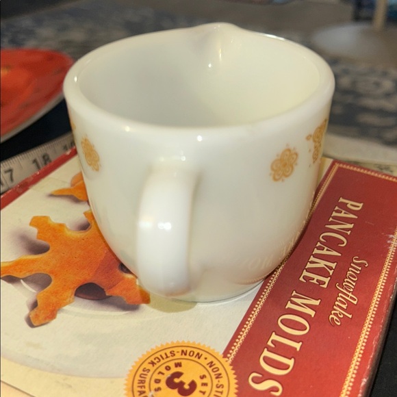 Pyrex milk glass creamer cup gold butterfly pattern - Picture 3 of 5